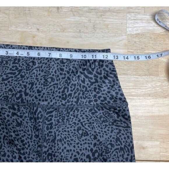 Beyond Yoga Caught in the Midi High Rise Legging Gray Animal Print Large Shiny - Picture 5 of 9